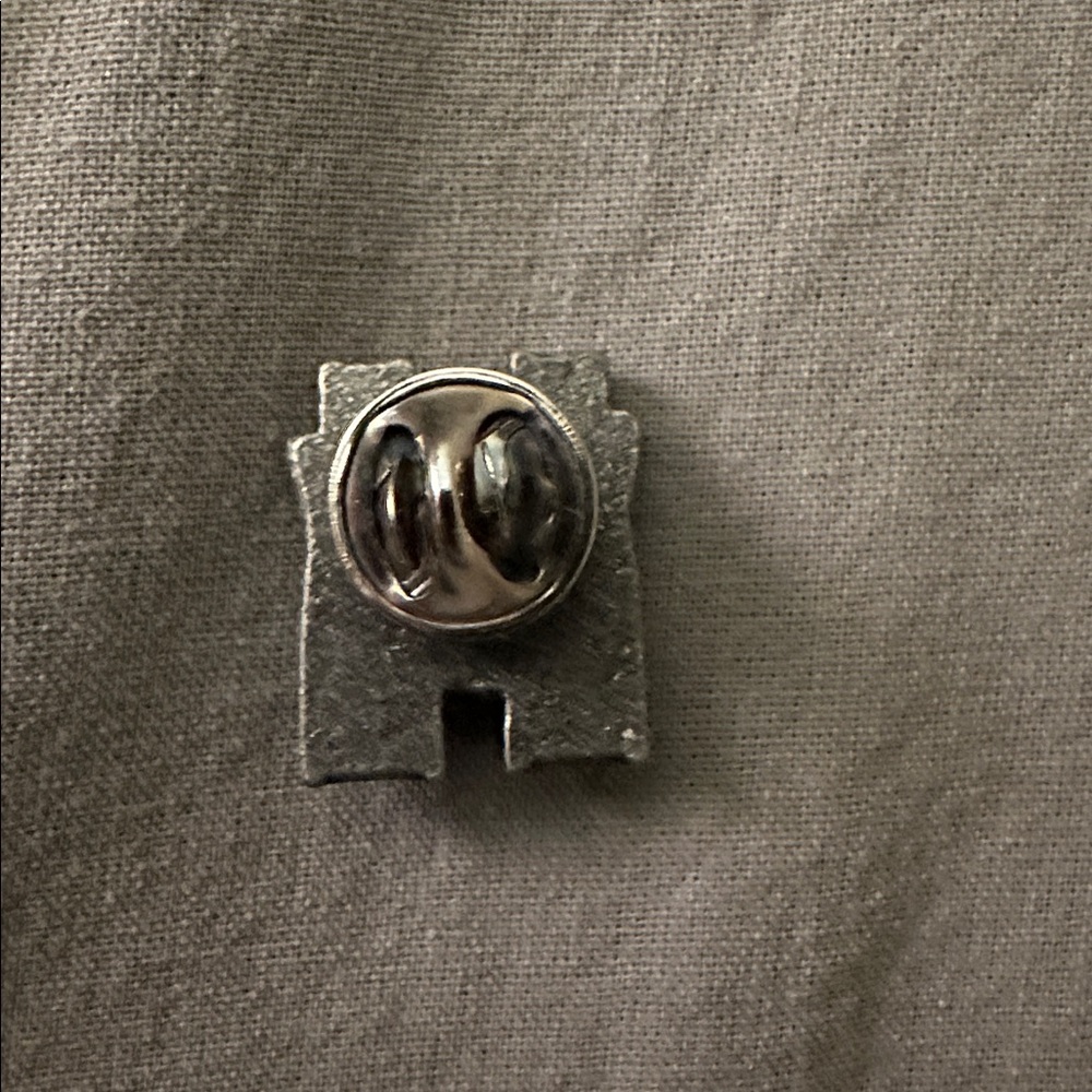 Nikon Mini Binoculars Pin - Picture 2 of 3